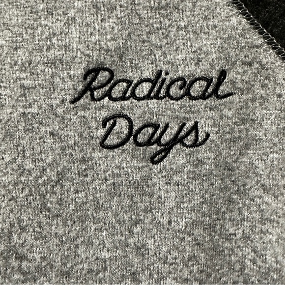 Volcom Radical Days Gray Raglan Fleece Sweatshirt Women’s Size XS Sporty Skater - Picture 3 of 14